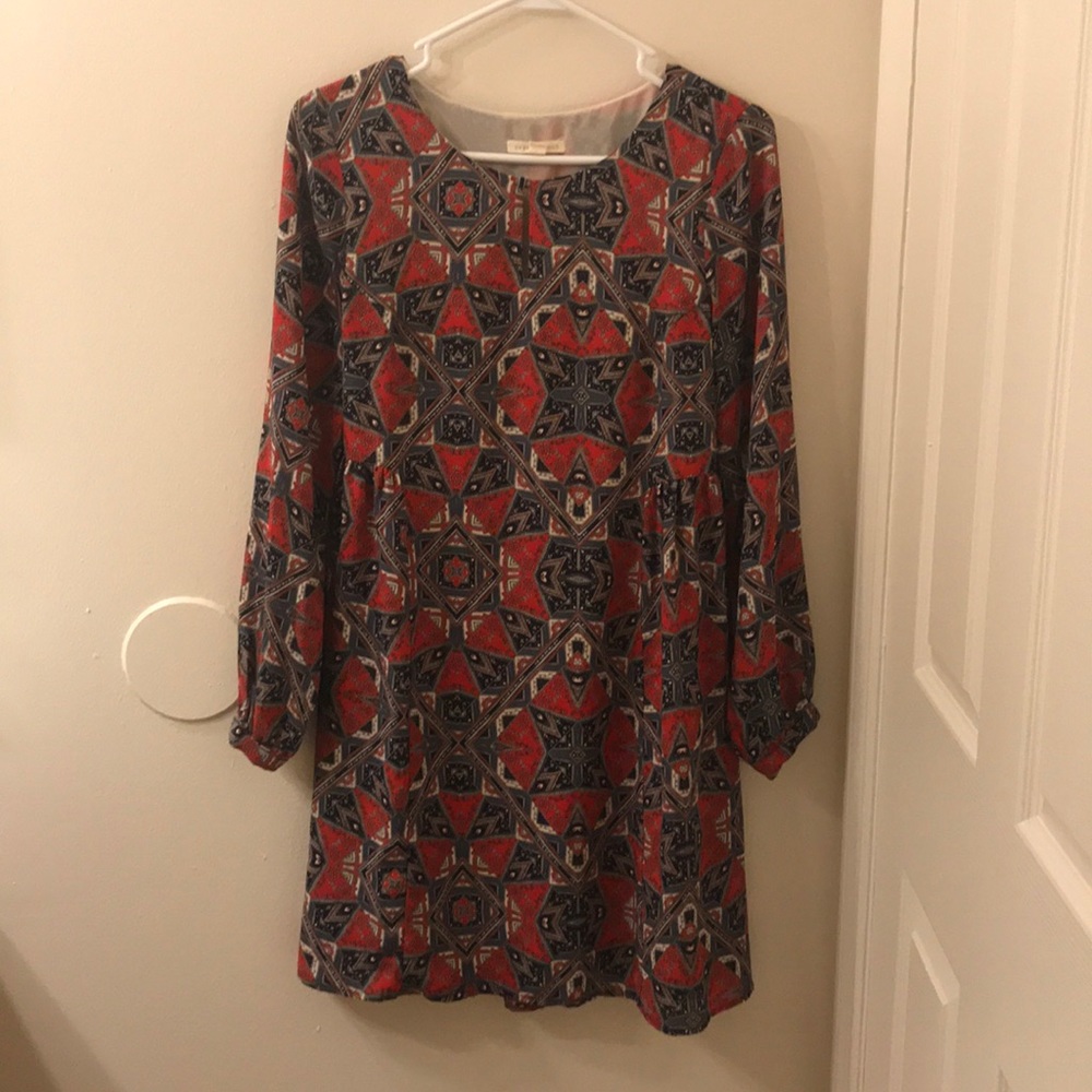 Cute patterned swing dress.